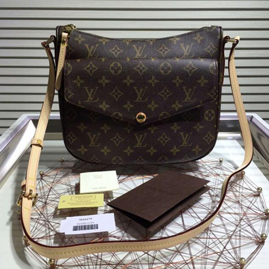 Replica Louis Vuitton N41284 District MM Messenger Bag Damier Infini Leather  For Sale