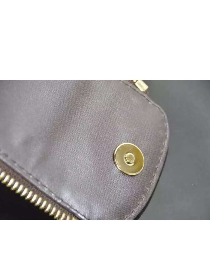 Replica Louis Vuitton King Size Toilettas N47527 Bruin Te Koop Met Goedkope  Prijs Bij Fake Bag Store