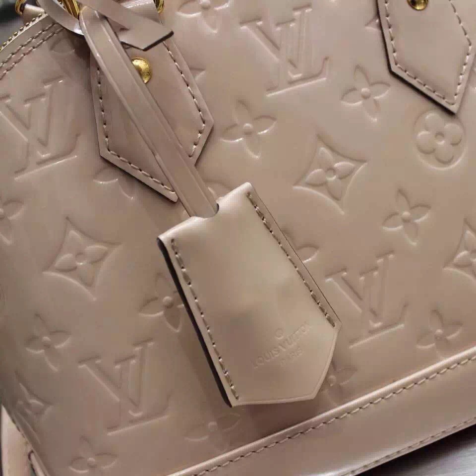 Replica Louis Vuitton Alma BB Bag Beige in vendita con un prezzo economico  nel negozio di borse false