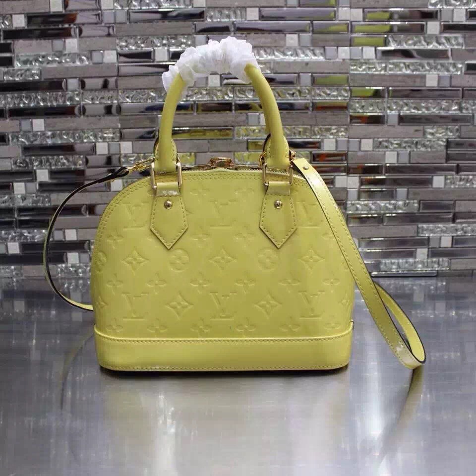 Replica Louis Vuitton Alma BB Bag gialla in vendita con un prezzo economico  nel negozio di borse false
