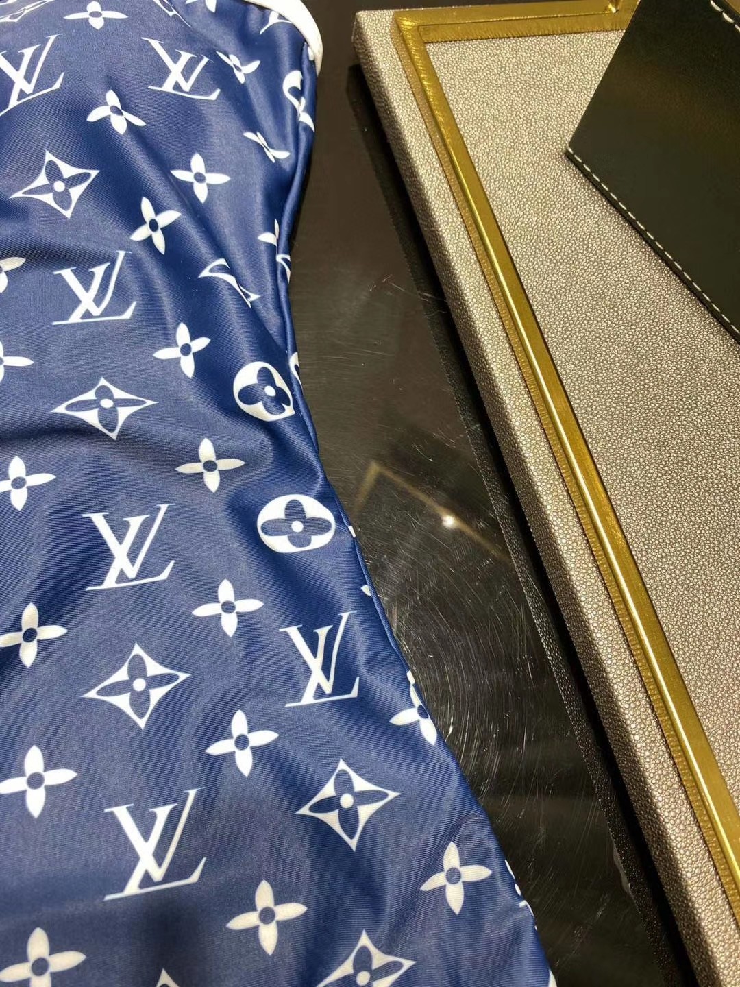 Réplica de traje de baño de una pieza de Louis Vuitton LV Escale a