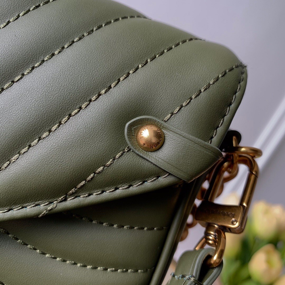Réplica Louis Vuitton New Wave Chain Multi Pochette Accessoires Bag White  para la venta con precio barato en la tienda de bolsos falsos