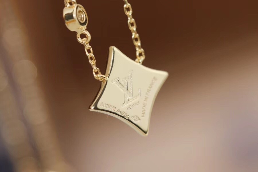 Louis Vuitton Star Blossom Necklace Replica