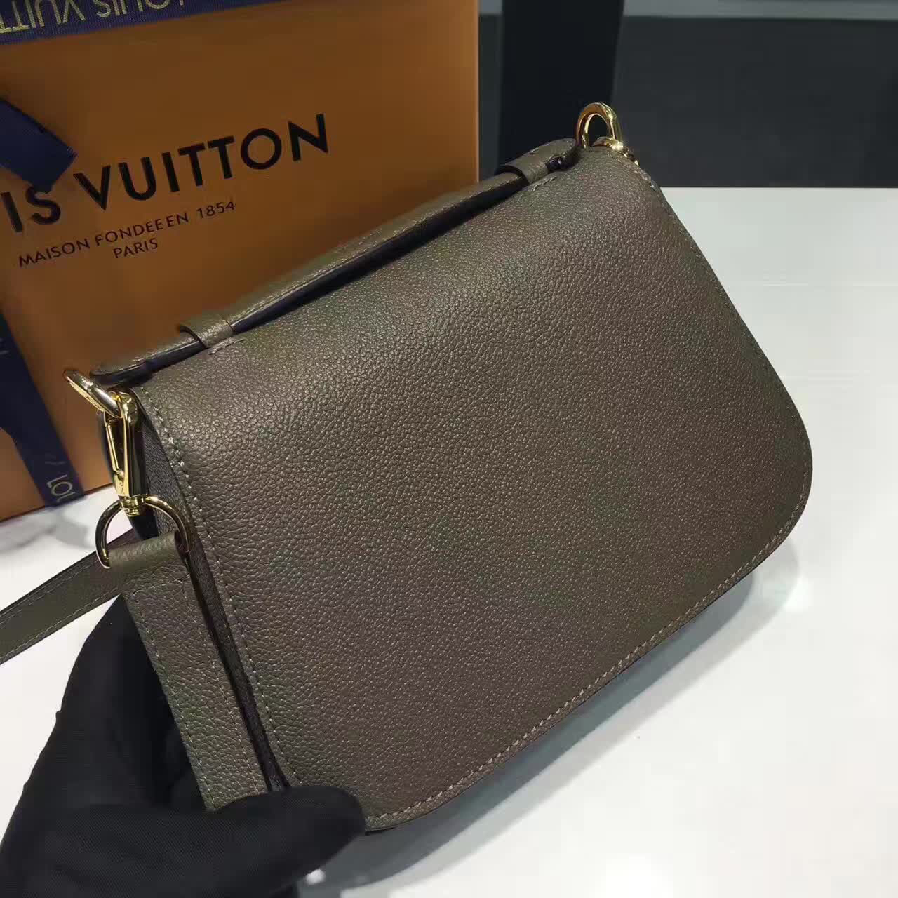 Louis Vuitton M54060 Bag Framboise Neo Vivienne