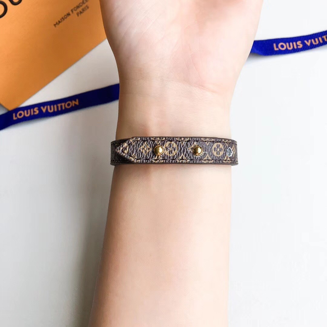 Replica Louis Vuitton Logomania Monogram Leren Armband met LV Cirkel Roze  Te Koop Met Goedkope Prijs Bij Fake Bag Store