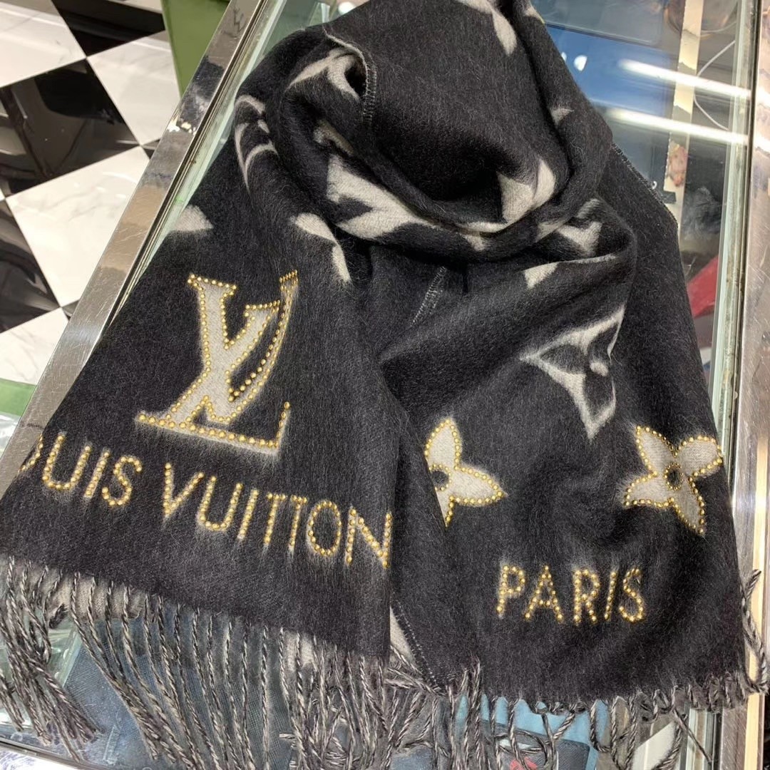 Louis Vuitton MONOGRAM Studdy reykjavik scarf (M71588)
