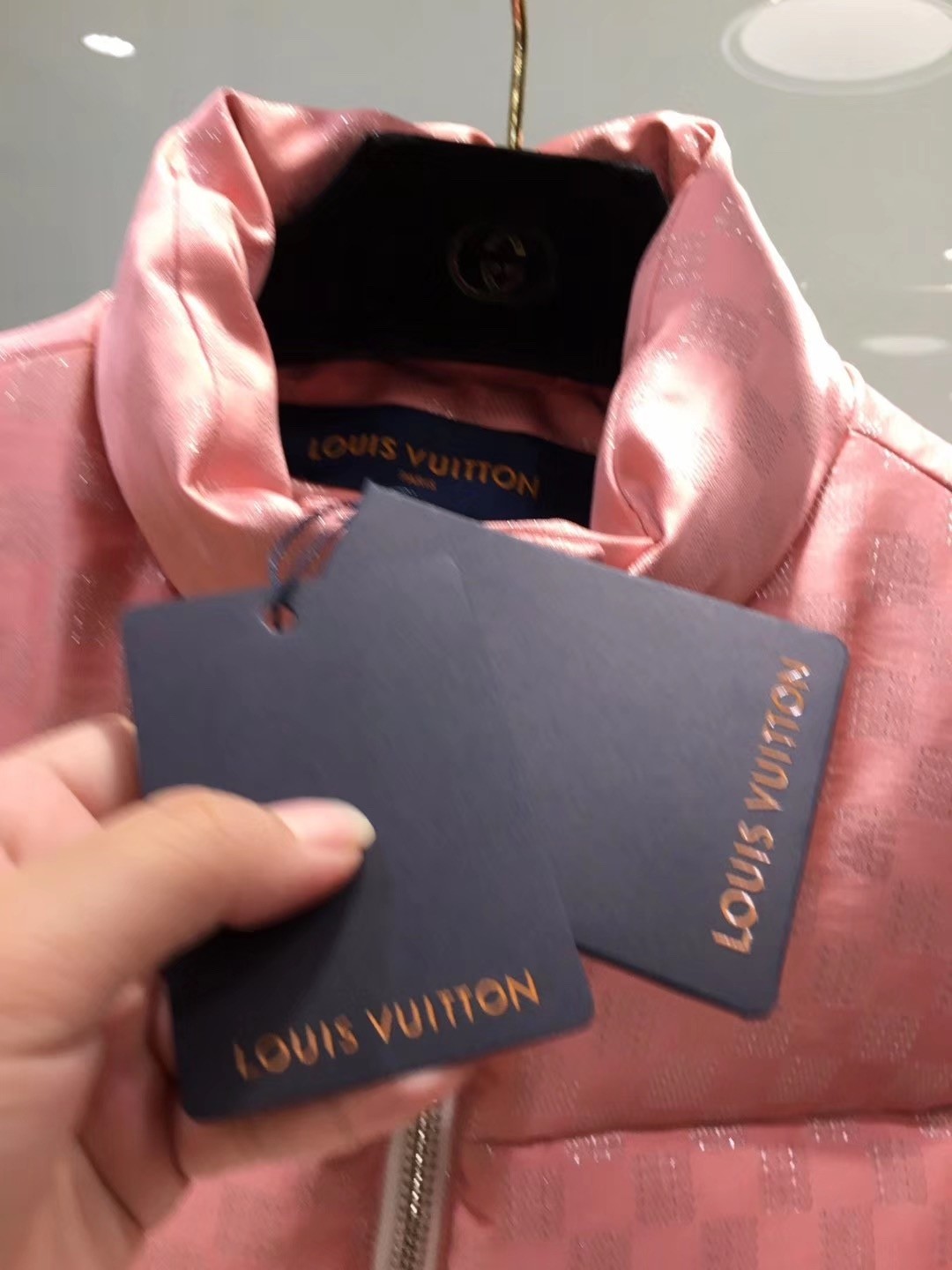 Replica Louis Vuitton Piumino Damier Rosa In Vendita Con Prezzo
