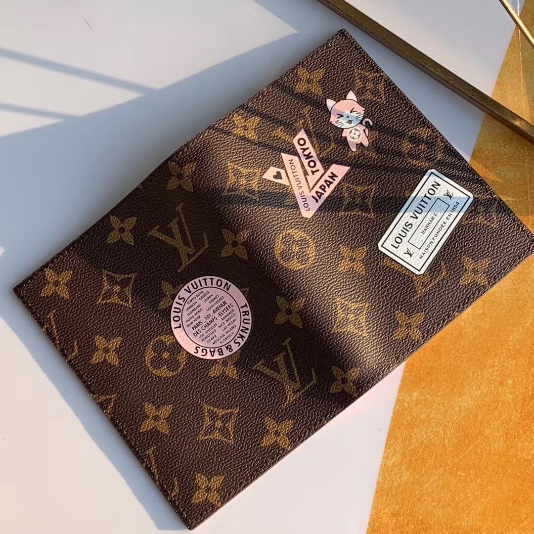 Louis Vuitton Mahina Passport Cover
