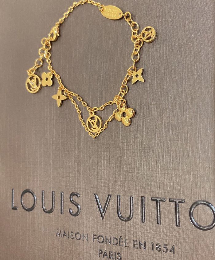 Louis Vuitton Blooming Gold Chain bracelet 2VLVA28299