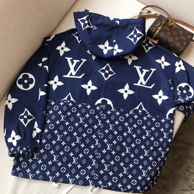 Replica Louis Vuitton All Over Monogram Logo Hooded Parka Jas Zwart Te Koop  Met Goedkope Prijs Bij Fake Bag Store