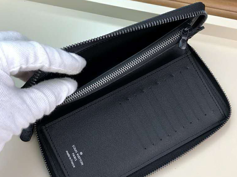 Louis Vuitton Taiga Zippy Organizer Wallet Veltical Long  Purse/Clutch/Travel